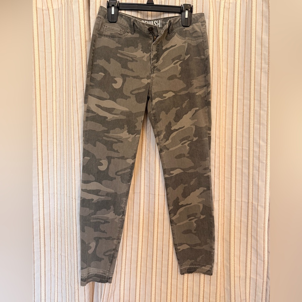 REWASH camo jeans Size 11 Juniors